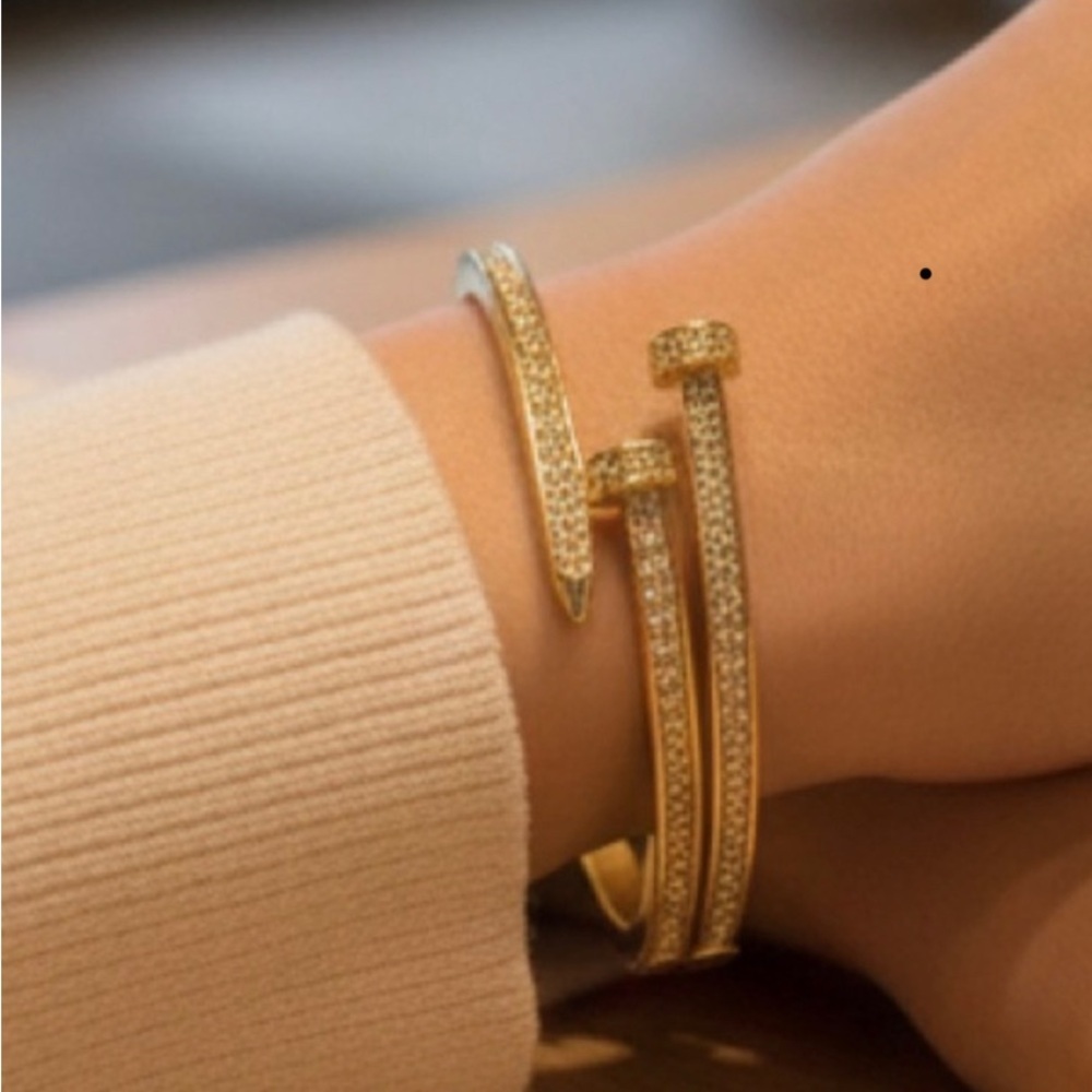 NWT Nailhead Bangle Bracelet